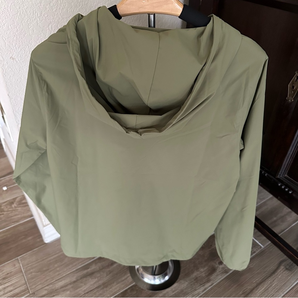 NWOT Hurley women’s Sage Windbreaker size medium - Picture 3 of 5